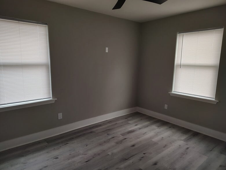 Building Photo - 6603 Narcissus St