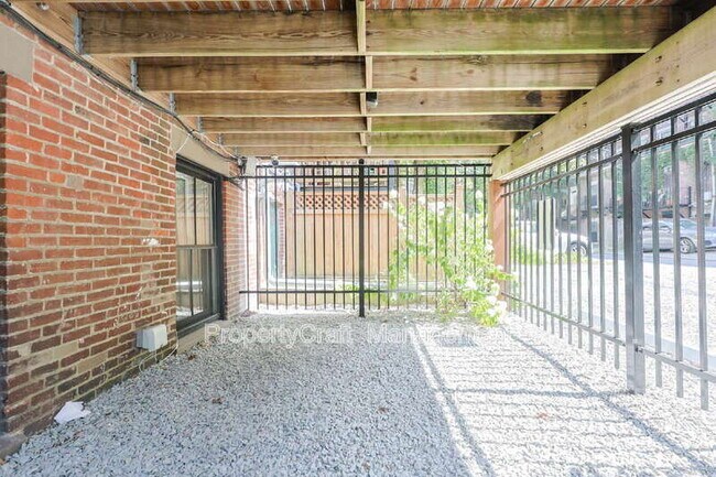 Building Photo - 29 E.Springfield St