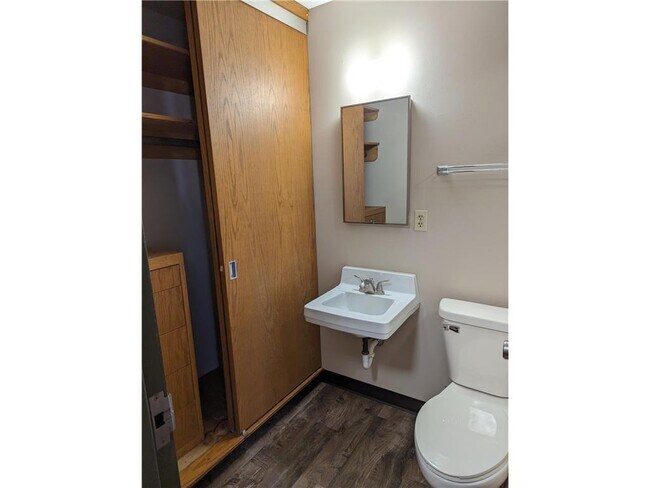 Building Photo - 200 S 4th St