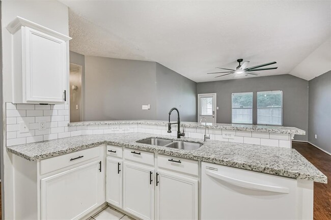 Building Photo - 9502 Belleclaire Ln