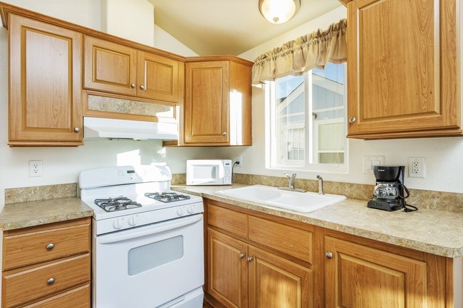 Building Photo - 35312 Santa Fe St