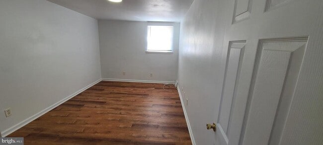 Building Photo - 9403 Lansford St