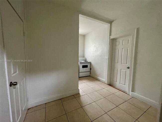 Building Photo - 1060 NW 47th St