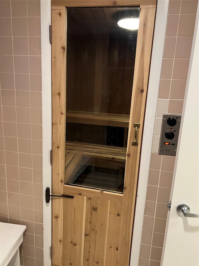 Building Photo - 1301 E Hillsboro Blvd