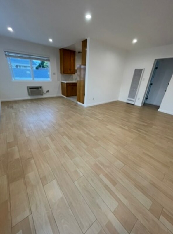 Building Photo - 3433 Madera Ave