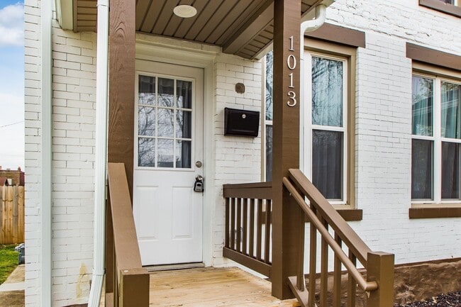 Building Photo - 1013 E Rich St