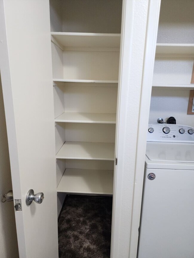 Building Photo - 1313 Claus Rd