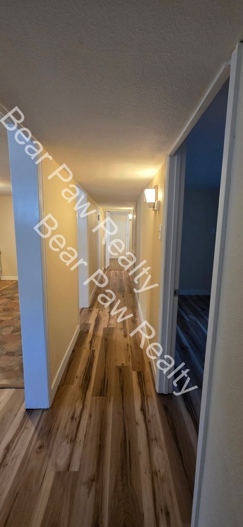 Building Photo - 1119 Converse Ave