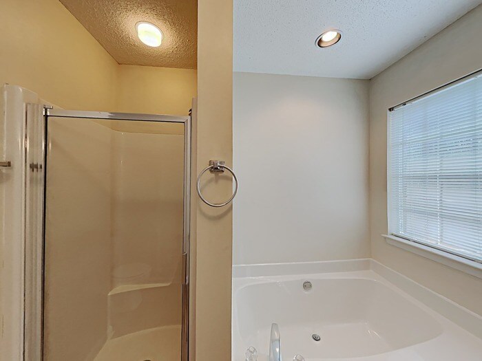 Building Photo - 315 Honeywood Ln