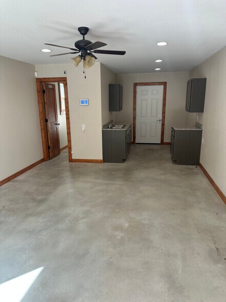 Building Photo - 4072 Old Lorena Rd
