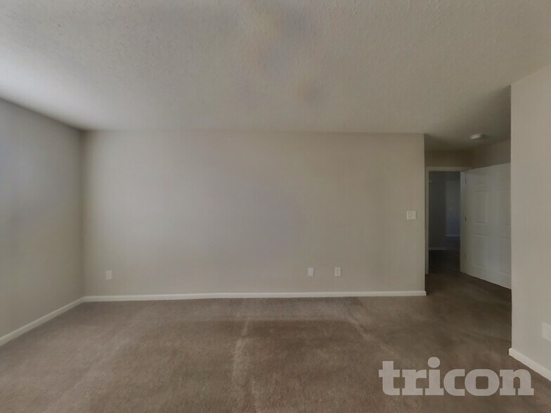 Building Photo - 5477 Wood Hollow Dr