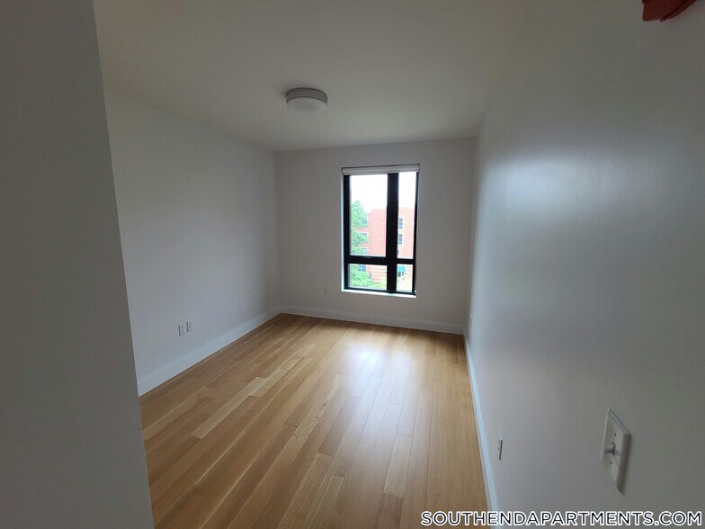 Building Photo - 150 Camden St