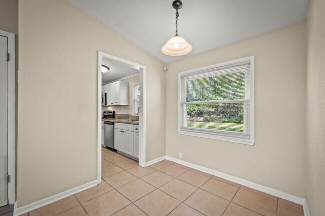 Building Photo - 909 Westgate Dr