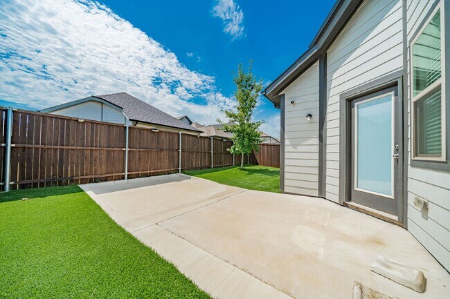 Building Photo - Stylish, Bright & Energy-Smart Living in R...