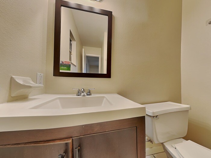 Building Photo - 216 Carla Ann Ct