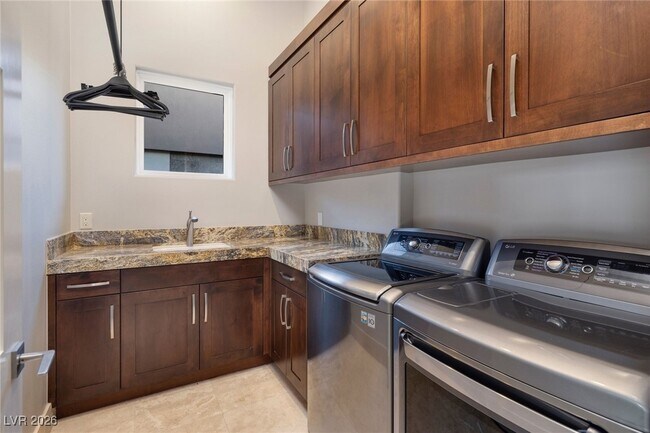 Building Photo - 675 Scenic Rim Dr