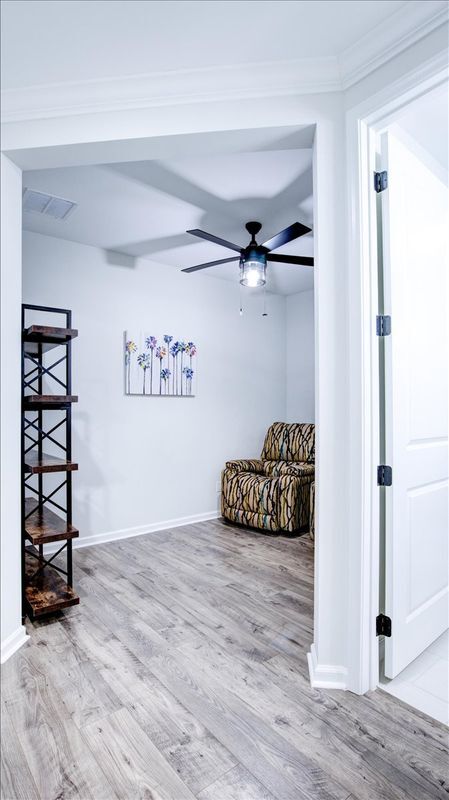 Building Photo - 125 Parrot Ave