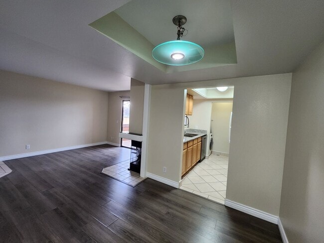 Building Photo - This one made the nice list! 2 bd. STUNNER! Hot Tub! Pet ok!