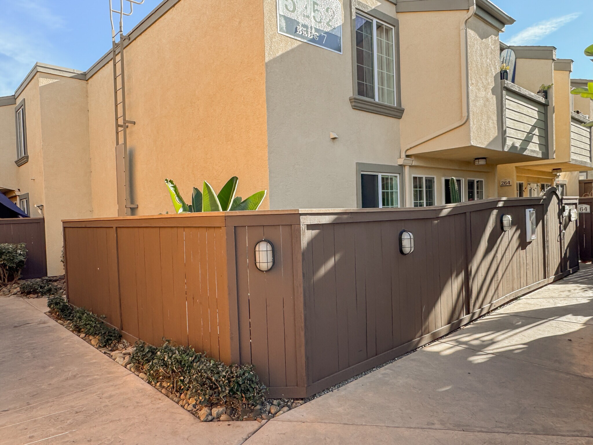 Building Photo - 5252 Balboa Arms Dr