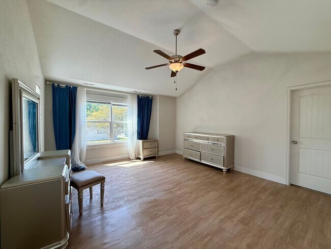 Building Photo - Newer-build Norfolk Home on Corner Lot