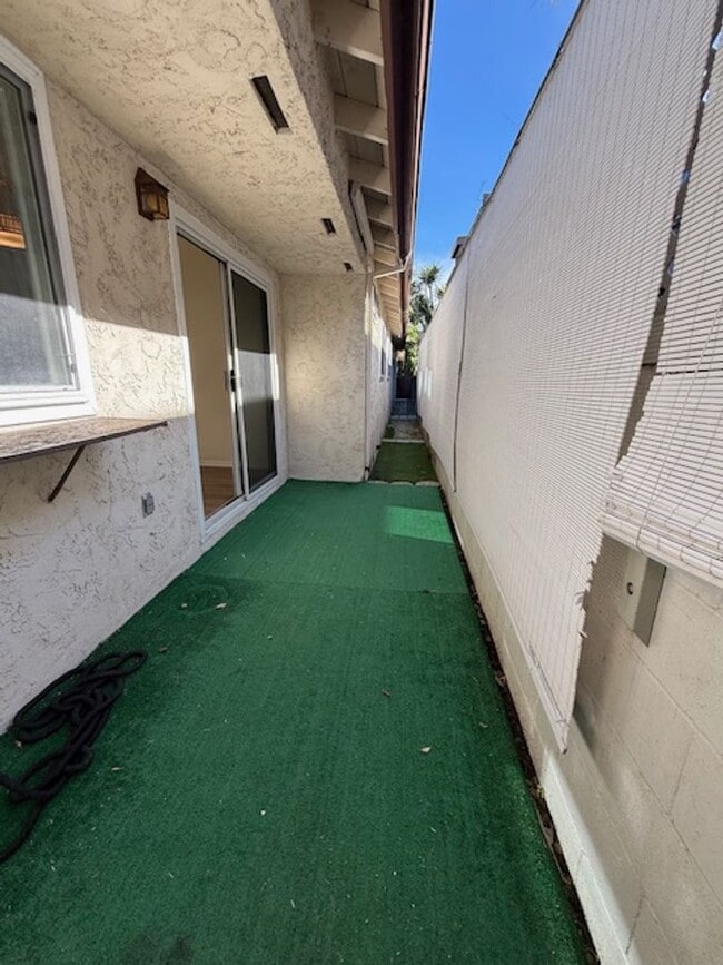 Building Photo - 420-22 Rees Street