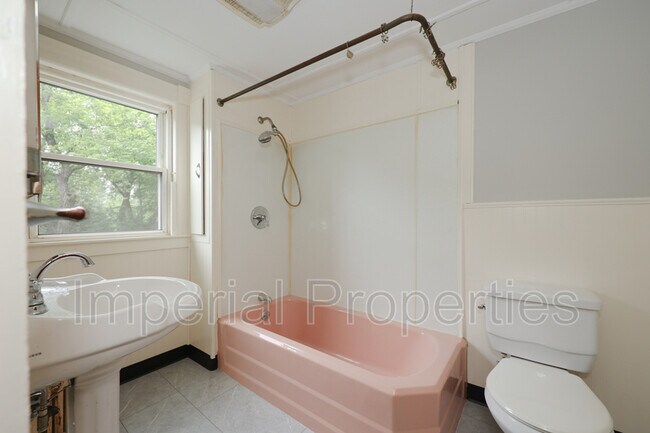 Building Photo - 6 Engel St