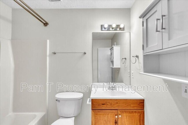 Building Photo - 4 Gunpowder Ct