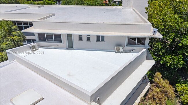 Building Photo - 10190 Collins Ave