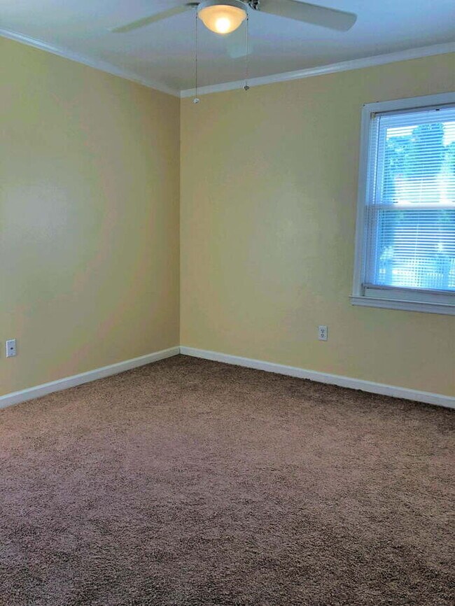 Building Photo - 115 Aylesbury Rd