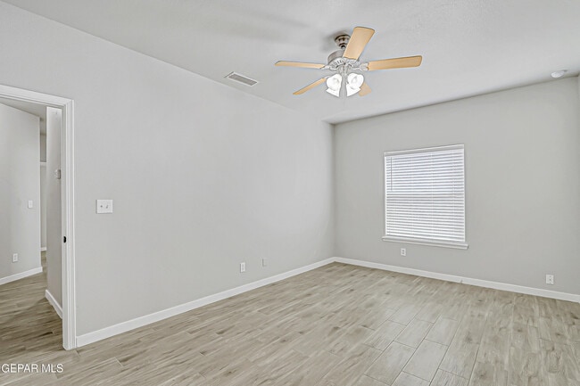 Building Photo - 5270 Sean Haggerty Dr