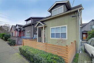 Building Photo - 2Bd/1.75Ba Seattle Home