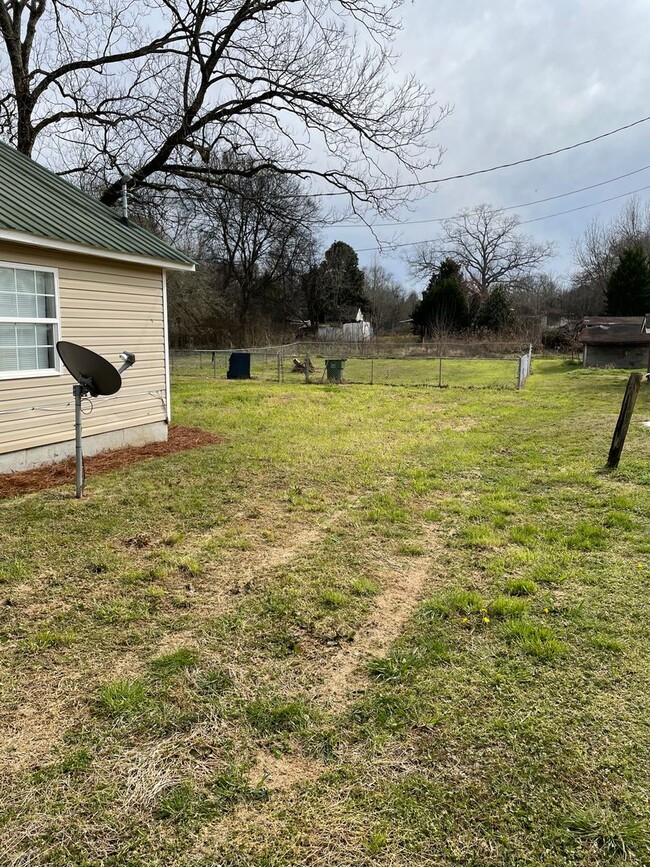 Building Photo - 3/1 House in Kingston $995