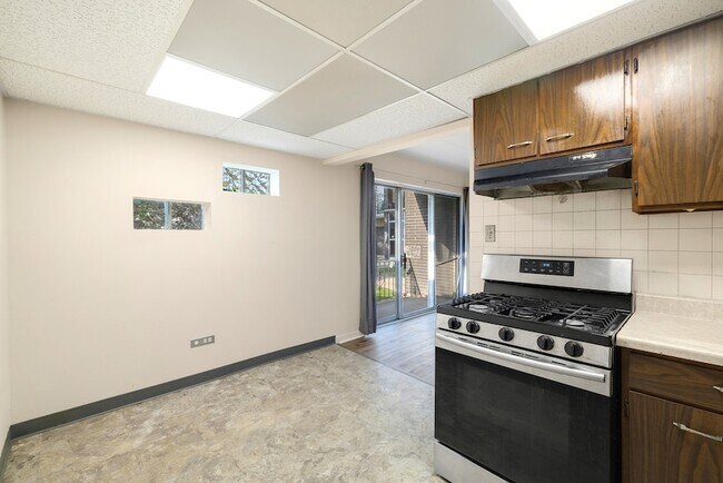Building Photo - 3145 Bernice Rd