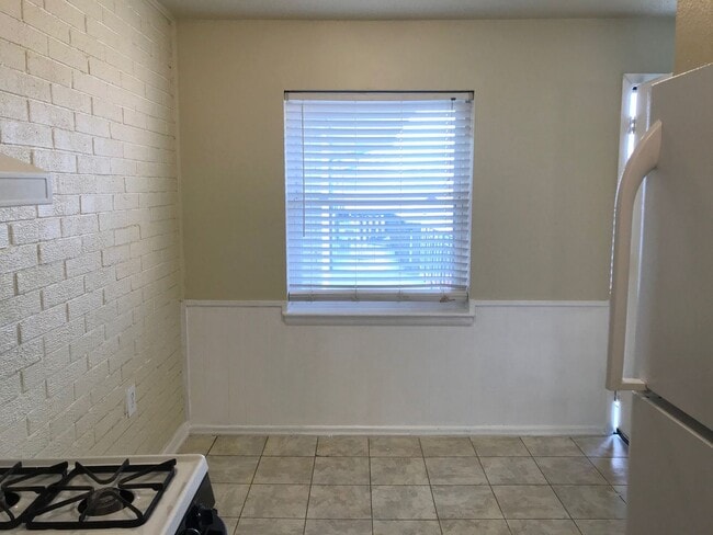 Building Photo - 2 br, 1 bath House - 1731 NW 32nd Unit 10