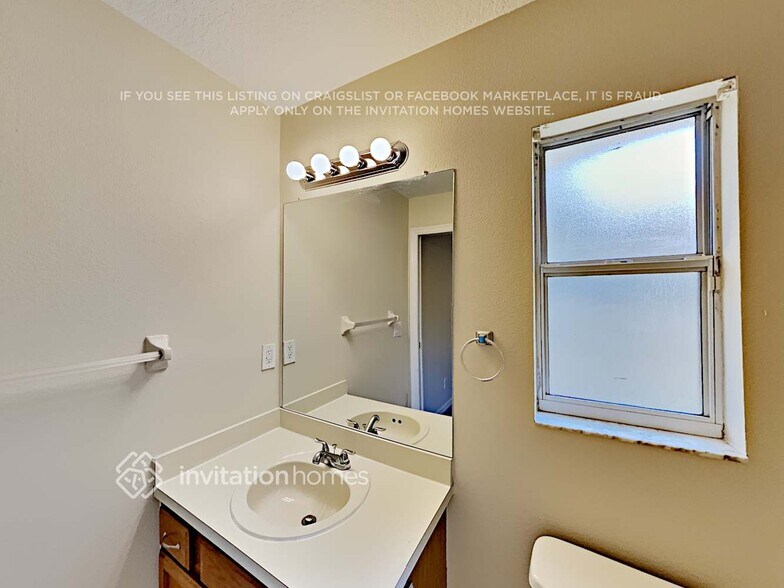 Building Photo - 103 E Division St