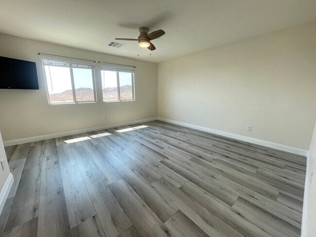 Building Photo - Carry Over Showing: This property has been...