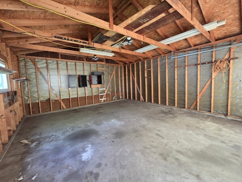 Building Photo - 612 1st Ave W