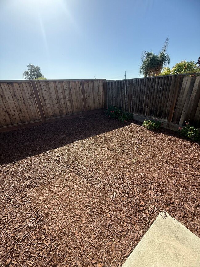 Building Photo - HALF OFF 1st Monts Rent 55+ Gated Community Beautiful 3 Bed / 2 Bath Home in Desirable