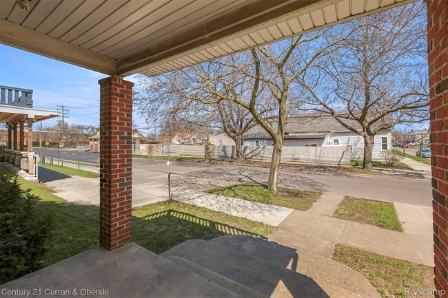 Building Photo - 1409 N Green St