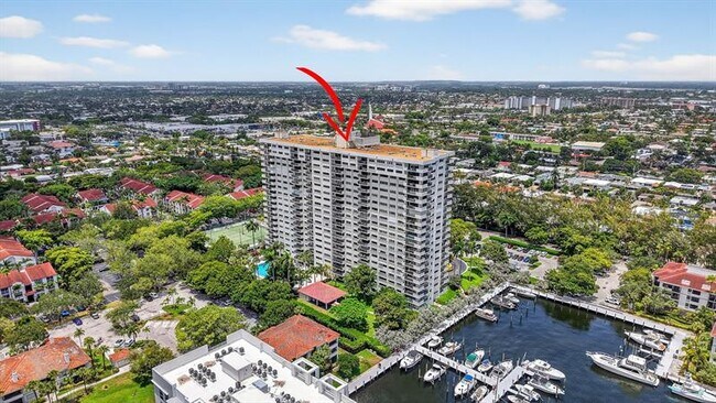 Building Photo - 3200 Port Royale Dr N