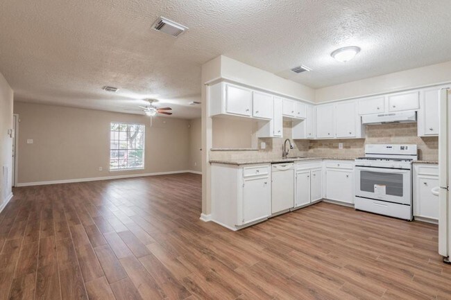 Building Photo - 1007 Cascade Creek Dr