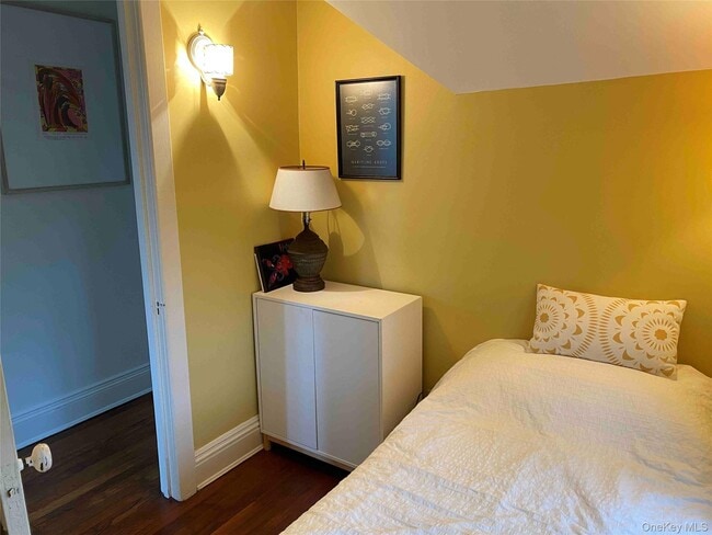 Building Photo - 161 W 15th Ave