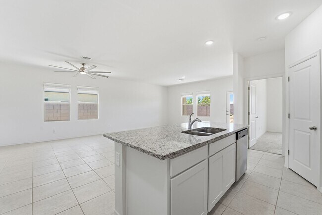 Building Photo - Modern Litchfield Park Home | 4 Bed, RV Gate + Open Kitchen