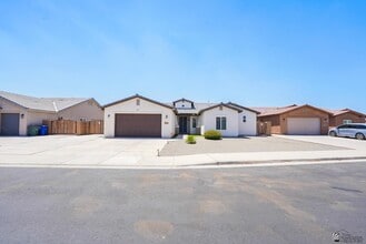 Building Photo - 3457 W 39th Ln