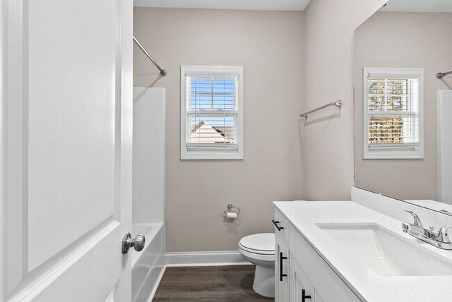 Building Photo - 3 Bedroom, 2.5 Bath Home with Bonus Room