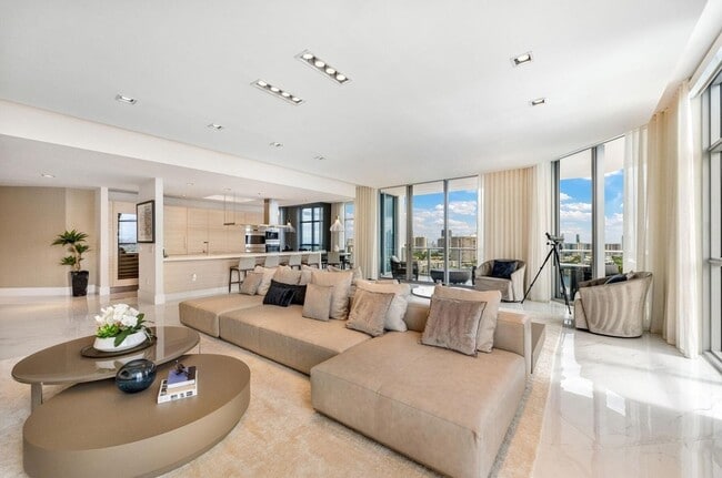 Building Photo - 17301 Biscayne Blvd