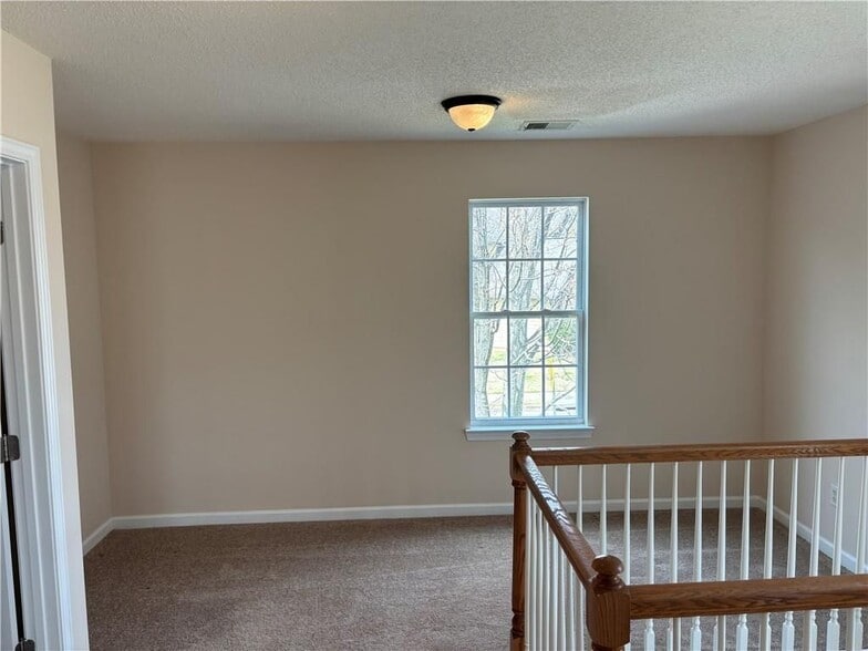 Building Photo - 13 Cottage Trce NW