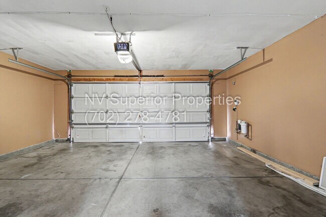 Building Photo - NW!! 4 bedrooms!! Bed & Bath DownStairs!!! RV Parking!!! Synthetic Grass Front yard!! Real Grass ...