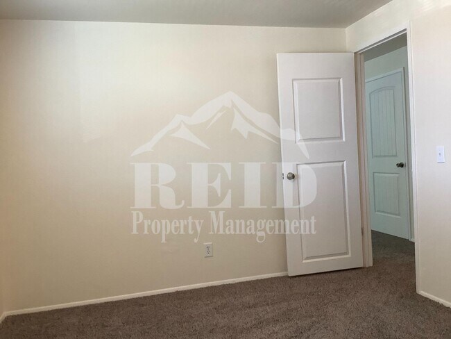 Building Photo - 1054 Callahan Dr