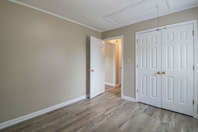 Building Photo - 1629 Hannibal Dr